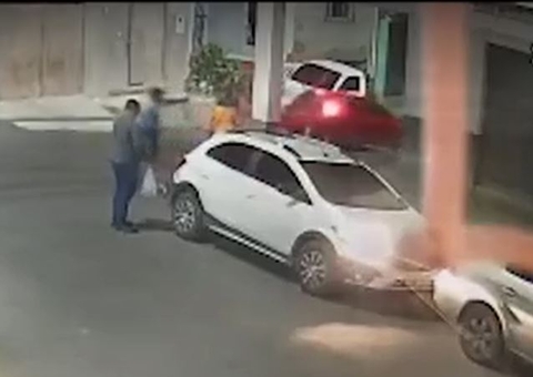 Vídeo mostra criminoso atirando contra gari durante assalto em Manaus 