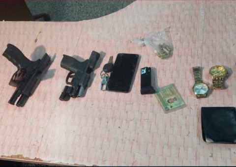 Membro de facção é preso com armas e rádio comunicador em Manaus