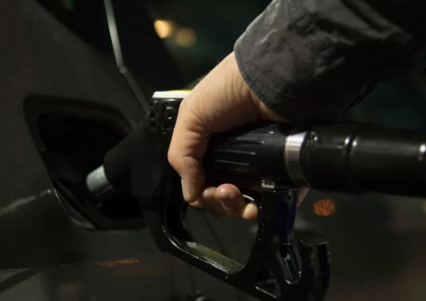 Votação da PEC para aliviar alta dos combustíveis acontece hoje 