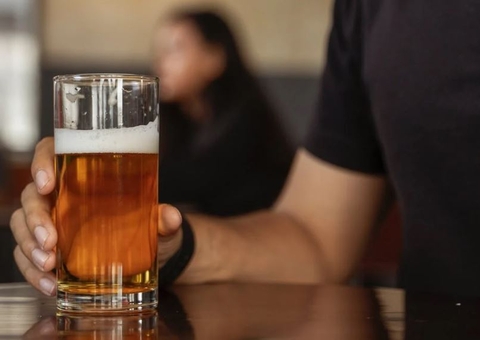 Homem é assassinado dentro de bar ao flertar com mulher acompanhada em Manaus