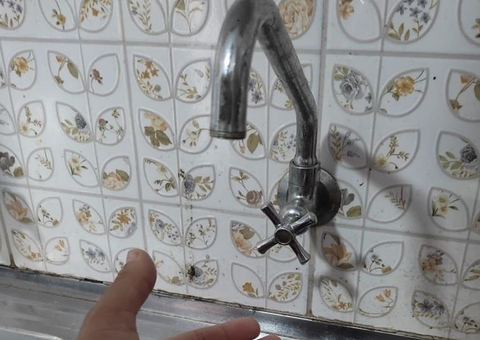 Vazamento em tubulação deixa moradores sem água em Manaus