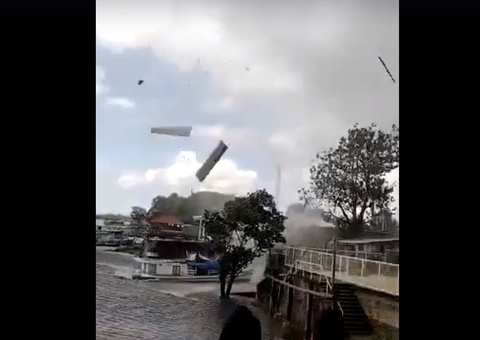 Ventania e tromba d' água deixam 8 casas e escola destelhadas no Amazonas