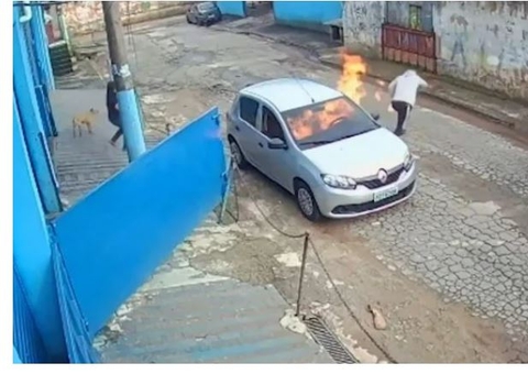 Homem foge após atear fogo e matar marido de funcionária