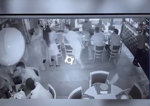 Vídeo mostra homem agredindo deputada Joana D'arc em restaurante em Manaus
