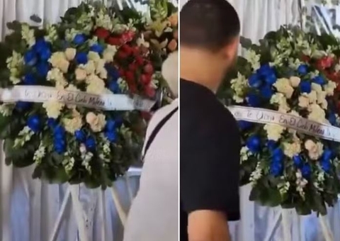 Coroa de flores mexe sozinha e assusta pessoas em velório; veja vídeo