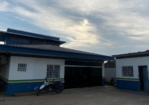 Homem acaba preso por posse de armas no Amazonas durante buscas policiais na mata