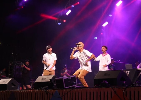 Kurt Sutil sobe no palco principal e anima primeira noite do Passo a Paço em Manaus