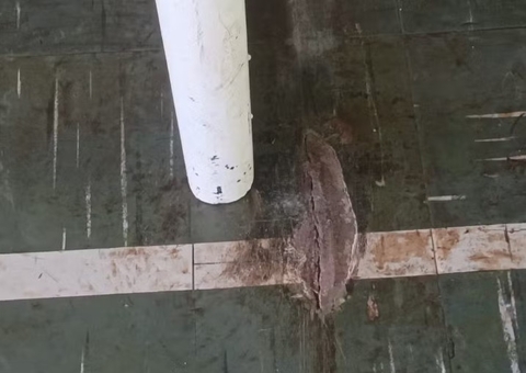 Menino de 12 anos morre após trave de gol cair em ginásio