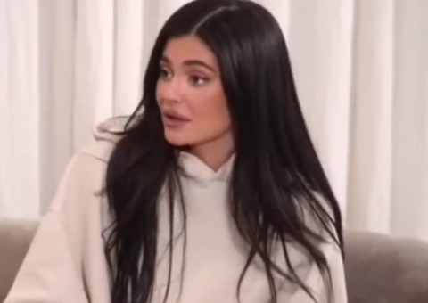 Kylie Jenner admite plástica pela 1ª vez e revela arrependimento: 'eram perfeitos'