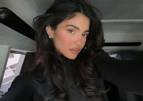 Kylie Jenner radicaliza no visual e mostra cabelos curtinhos
