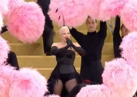 Confira a perfomance de Lady Gaga na cerimônia de abertura das Olimpíadas de Paris