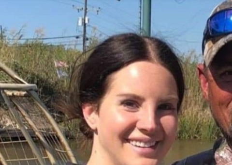 Aparência de novo namorado de Lana Del Rey chama atenção na web; veja