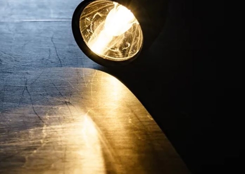 Bairros de Manaus sofrem apagão após problema em linha de energia