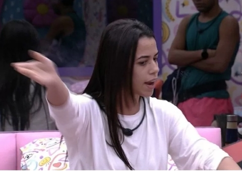 Larissa se irrita com pegação entre Eliezer e Natália no BBB22; vídeo