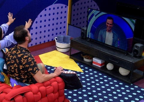 Gustavo faz pedido inusitado a Tadeu: 'traz o cavalinho do Palmeiras'