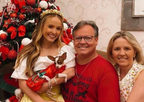 Pais de Larissa Manoela alugam mansão por bolada após se frustrarem com venda