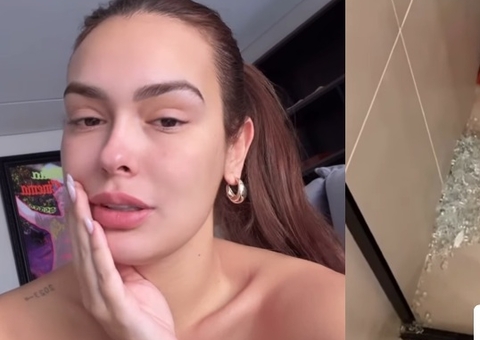 Ex-bbb Larissa Santos leva 14 pontos após box do banheiro estourar: "deu para ver o osso"