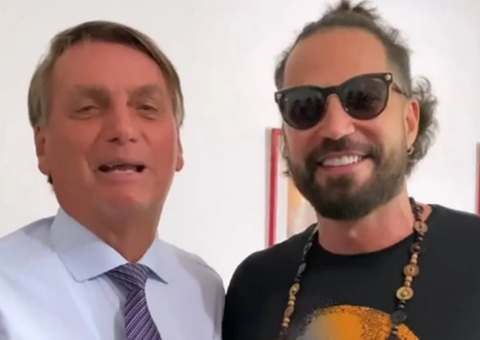 Latino e Bolsonaro se encontram: ‘você já tá reeleito!’