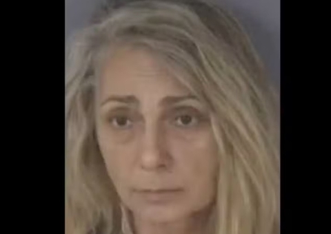 Menina de 8 anos usa faca de cozinha para defender mãe de ataque da avó