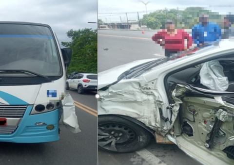 Mulher fica ferida em acidente grave entre carro e micro-ônibus em Manaus