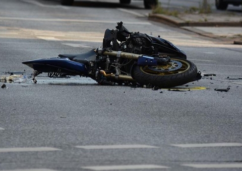 Industriária morre ao cair da garupa de moto durante acidente em Manaus