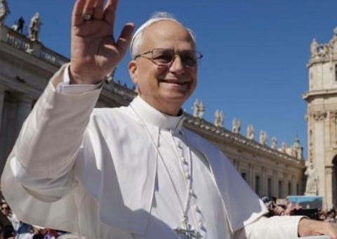 Fiéis celebram aniversário de 70 anos do Papa Leão XIV no Vaticano
