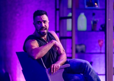 Ator e coreógrafo Victor Maia assina direção do espetáculo Legalmente Loira