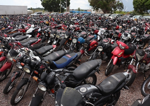 Começa visitação de veículos do último leilão de 2022 do Detran no Amazonas