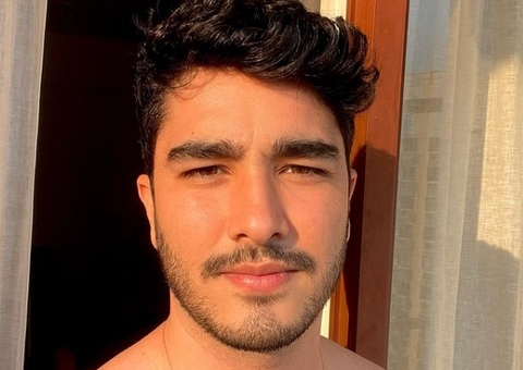 Ator manauara de Menino que Matou Meus Pais é criticado por meme com Carla Diaz: ‘buc***’