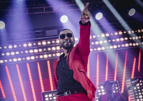 Alexandre Pires e Só Pra Contrariar apresentam turnê 'O último encontro' em Manaus