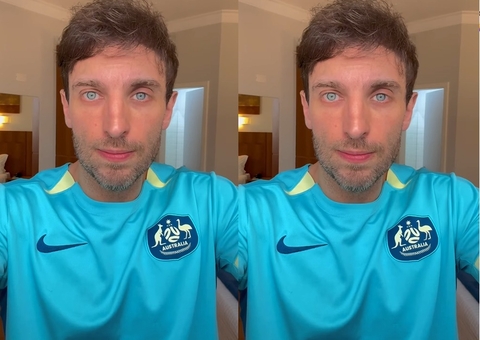 Leo Lins debocha de prisão ao exibir 'kit cadeia'