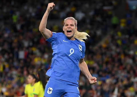 França abre placar contra o Brasil com gol de Le Sommer 