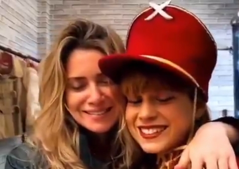 Letícia Spiller "reencontra" sua versão paquita com IA e pede perdão: 'sinto muito'