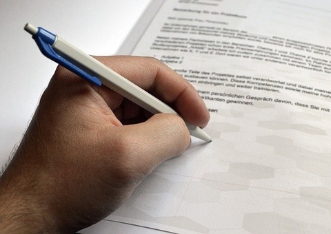 Cientistas ainda divergem sobre o que leva pessoa a ser canhota