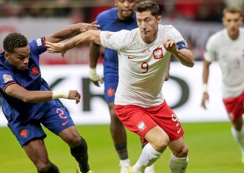 Holanda vence Polônia, elimina Lewandowski e põe um pé na semi da Liga das Nações