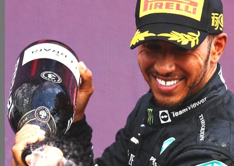 Lewis Hamilton vira co-proprietário do Denver Broncos, time da NFL