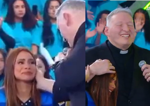 Padre Marcelo Rossi consola Lexa ao vivo no SBT após perda de filha; vídeo