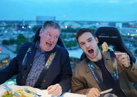  Pai de Liam Payne chega à Argentina para reconhecer corpo do cantor