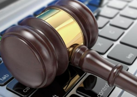 Sem transparência, prefeito de Envira homologa licitações