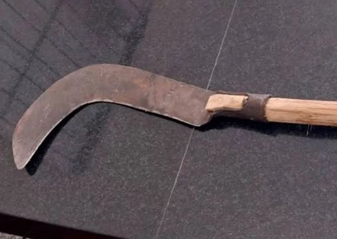 Armado com foice, homem invade escola e tenta matar estudantes e funcionários em Borba