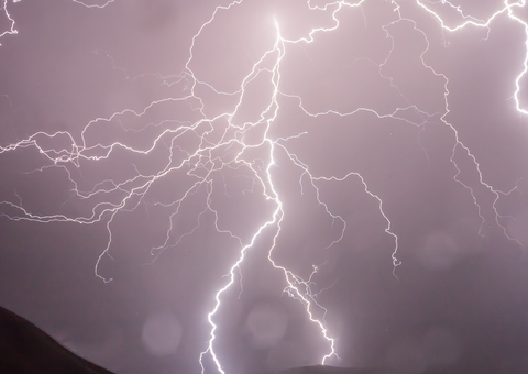 Adolescente morre após ser atingida por raio no quintal de casa no Pará 