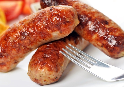 Jovem morre ao se engasgar com linguiça enquanto jantava em Manaus