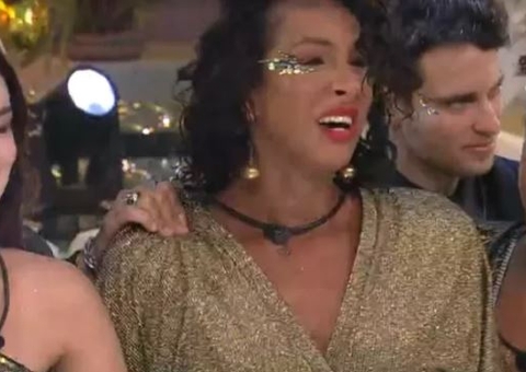 Linn da Quebrada cai no choro ao ver artista na festa do BBB 22