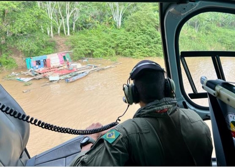 Marinha intensifica buscas por desaparecidos após acidente com balsa em Manicoré