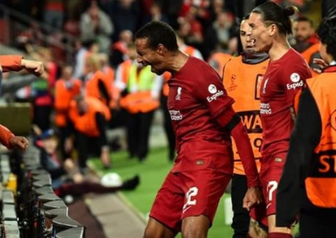 Liverpool vence Ajax e ameniza crise na Liga dos Campeões