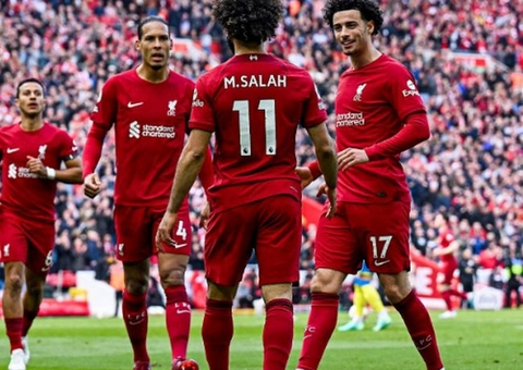Liverpool vence Forest em jogo eletrizante e ainda sonha com a Champions