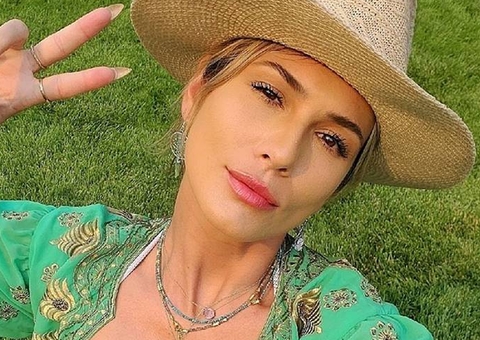 Lívia Andrade volta ao Brasil para gravar programa na Globo após 9 meses nos EUA