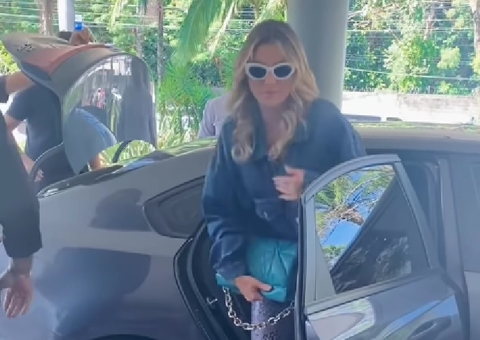 Lívia Andrade mostra chegada à Globo com recepção de Luciano Huck