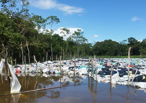 DPE aciona governo contra lixão do Peru contaminando rio no Amazonas