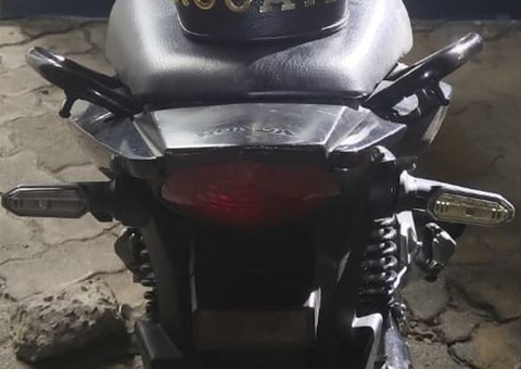 Dupla é presa por roubo de motociclista por aplicativo em Manaus